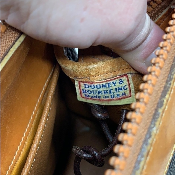 Dooney and Bourke classic leather Satchel - Picture 9 of 10
